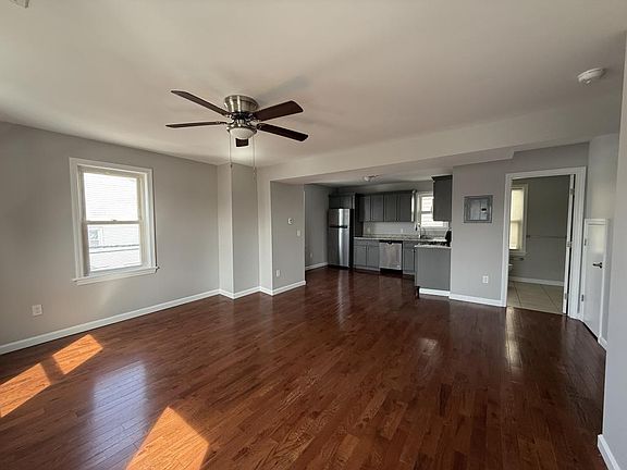 2nd image of 87 Orange St