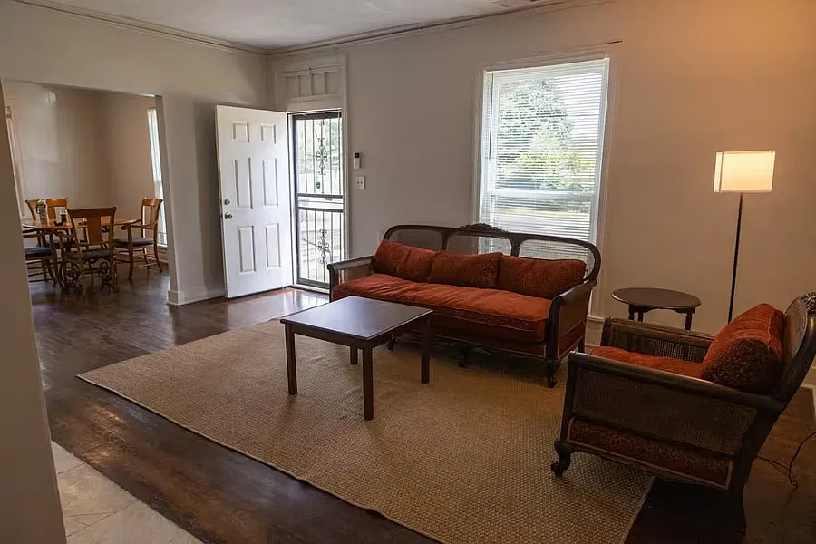 3 bed, 1200 sqft, $3,000 — Photo 2