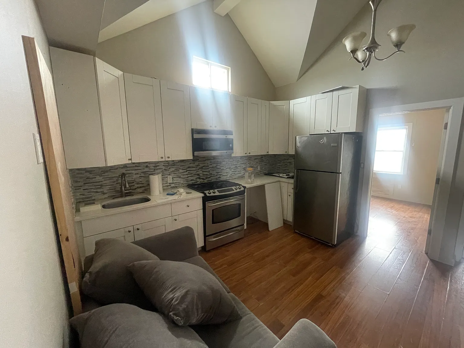 2 bed, 600 sqft, $2,500 — Photo 3
