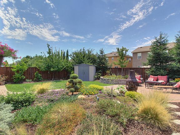 2nd image of 2436 Kinsella Way
