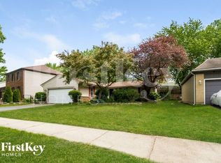 545 Dalton Ln, Roselle, IL 60172