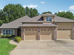 1217 N Old North Pl, Sand Springs, OK 74063
