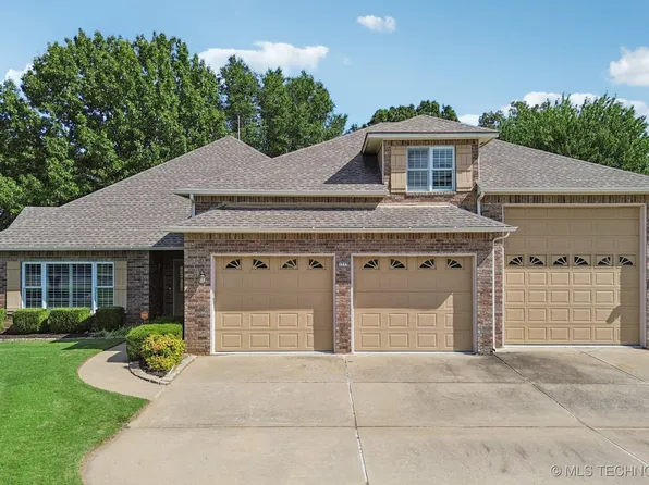 1217 N Old North Pl, Sand Springs, OK 74063