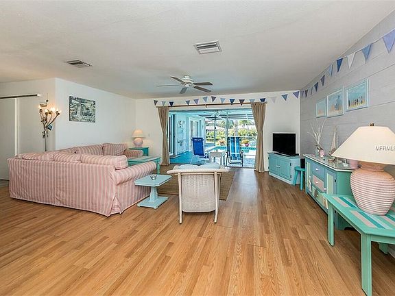 5th image of 1070 Sandlewood Dr