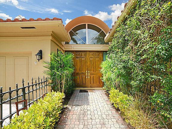 Home For Sale In Boca Grove