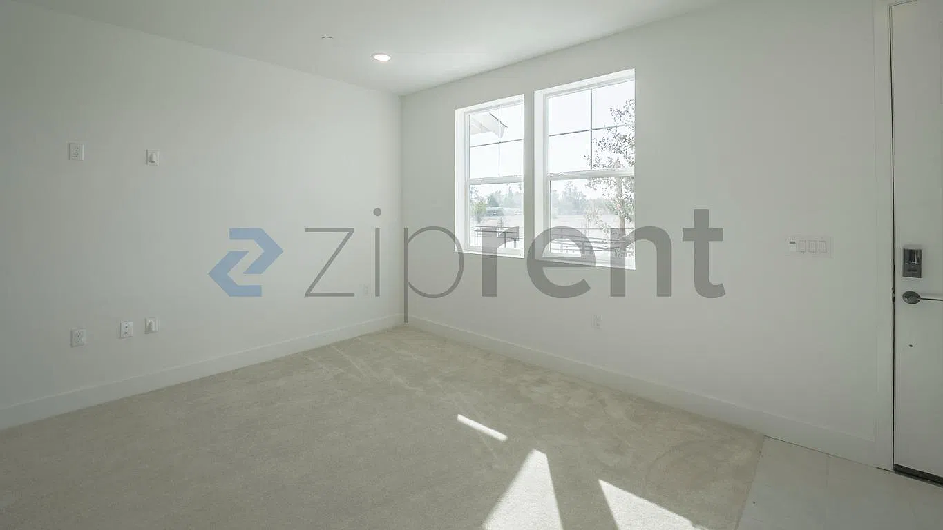 2 bed, 809 sqft, $1,995 — Photo 3