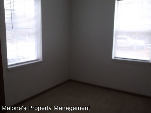 4th image of 524 N Elm Ave
