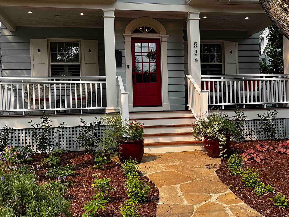 Our fully furnished Cape Cod Home is just charming enough for you to fall in love with it during your rental period of 2 months to a year.