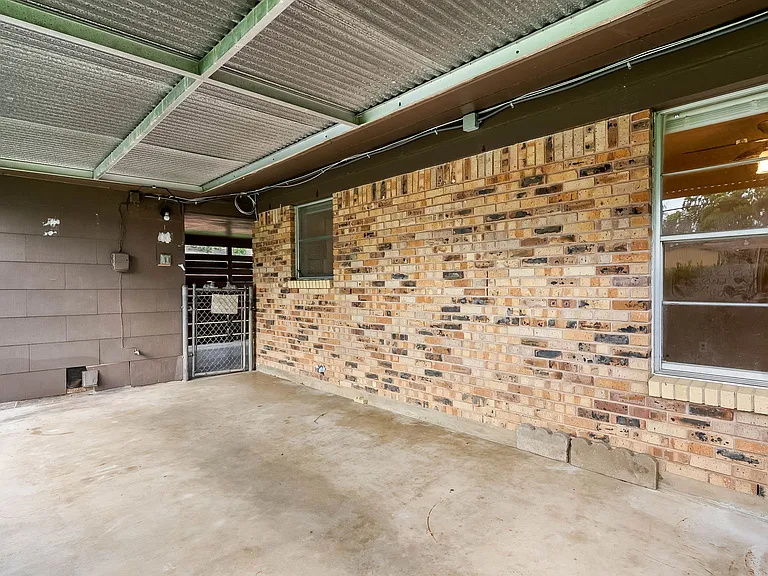218 E Villaret Blvd — Photo 14