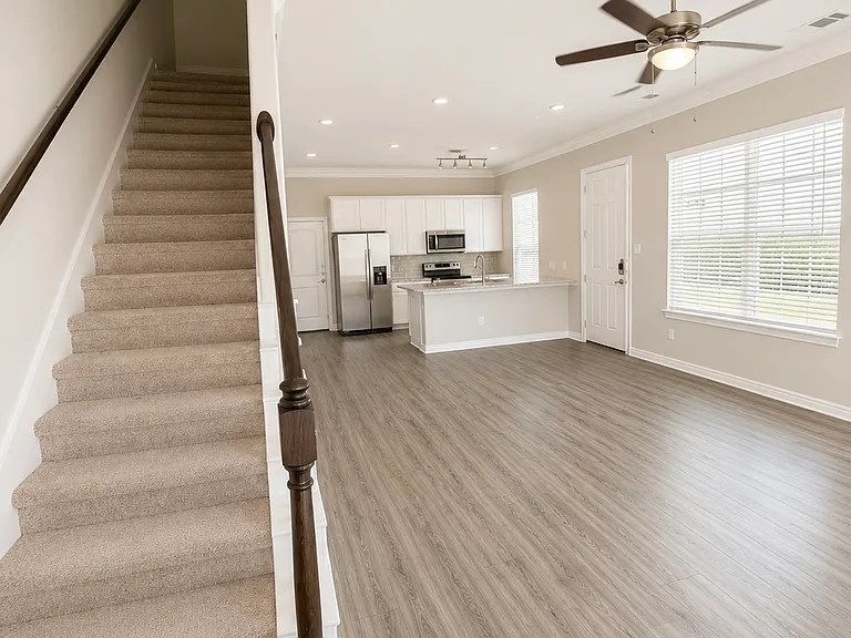 448 Northwood Dr — Photo 4