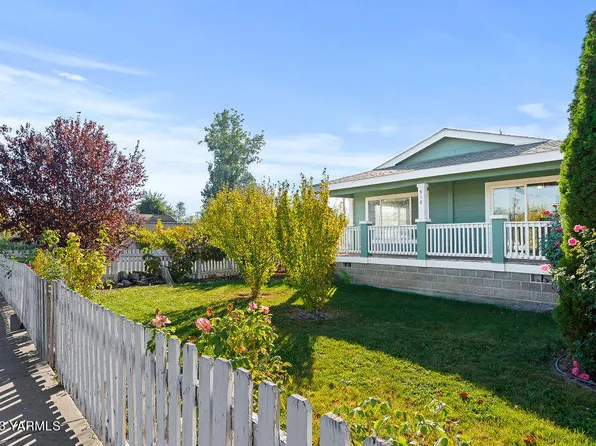 918 E Toppenish Ave, Toppenish, WA 98948