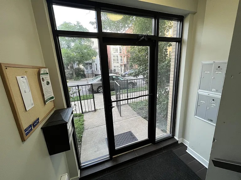 1844 N California Ave — Photo 29