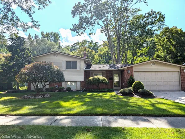 24141 Twin Valley Ct, Farmington, MI 48336