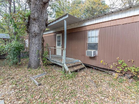 3rd image of 105 Lakeside Dr