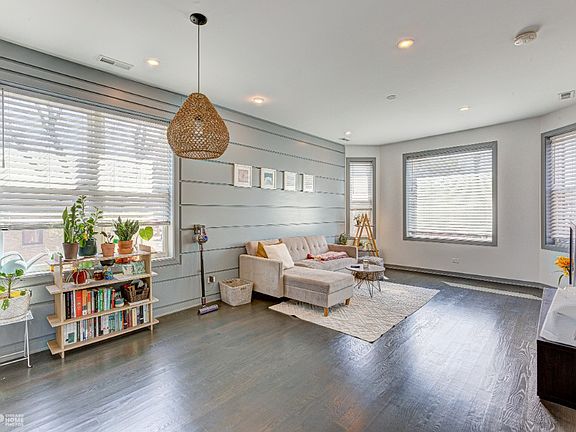 4th image of 2834 W Diversey Ave #2