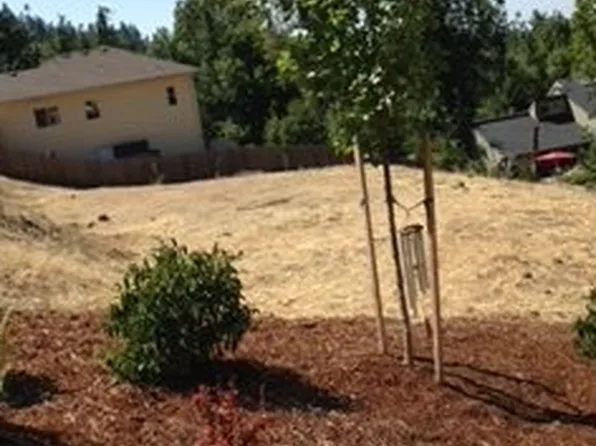 Colony Oaks Dr, Eugene, OR 97405