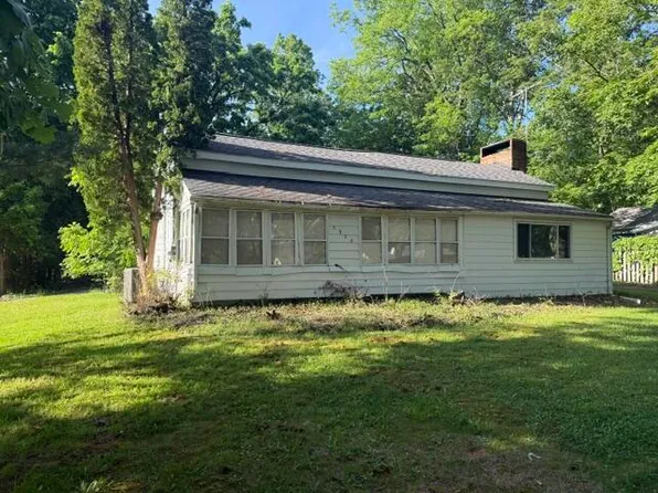 3908 Grand Prairie Rd, Kalamazoo, MI 49006