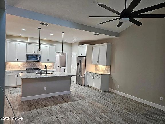 3rd image of 493 Margaritaville Ave