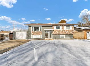 926 S 16th St NE, Medicine Hat, AB T1A 5X5
