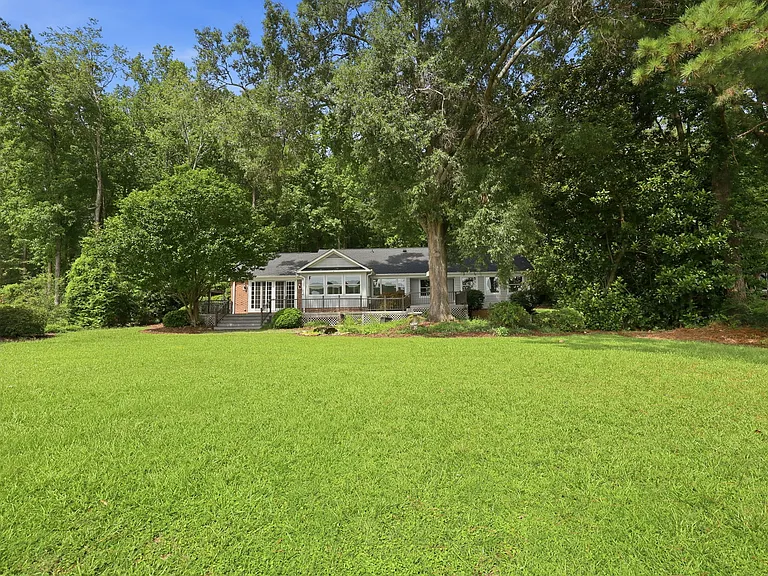 253 Lakeview Dr — Photo 21