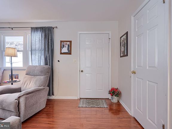 3rd image of 17 Sweetwater Dr