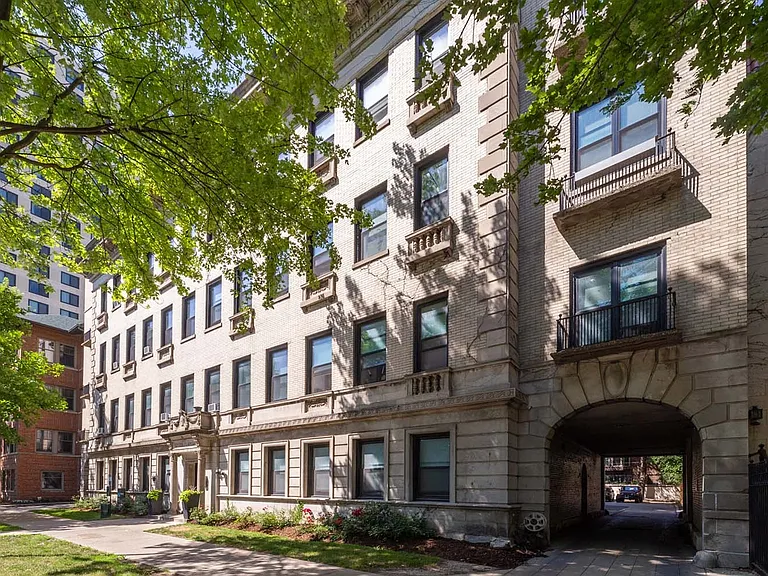 5120 S. Hyde Park Boulevard — Photo 6