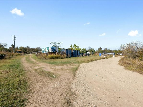 2004 Caldwell Ln, Del Valle, TX 78617