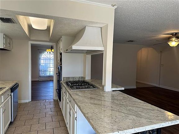 5th image of 4008 Newton St
