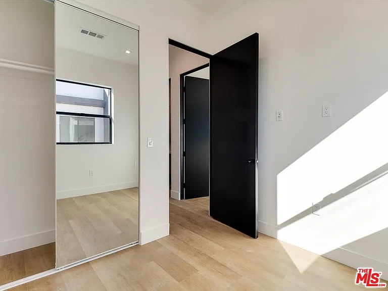 2817 1/2 S Redondo Blvd — Photo 30