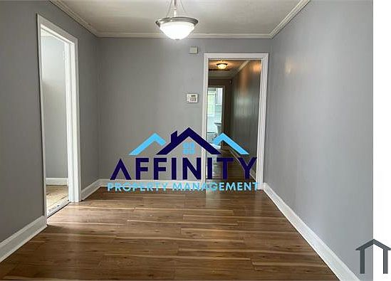 4th image of 586 Robert Henry St #586