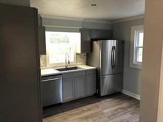 4th image of 2412 E Lakeview Dr