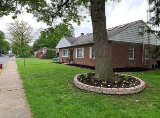 130 S 10th St, Akron, PA 17501