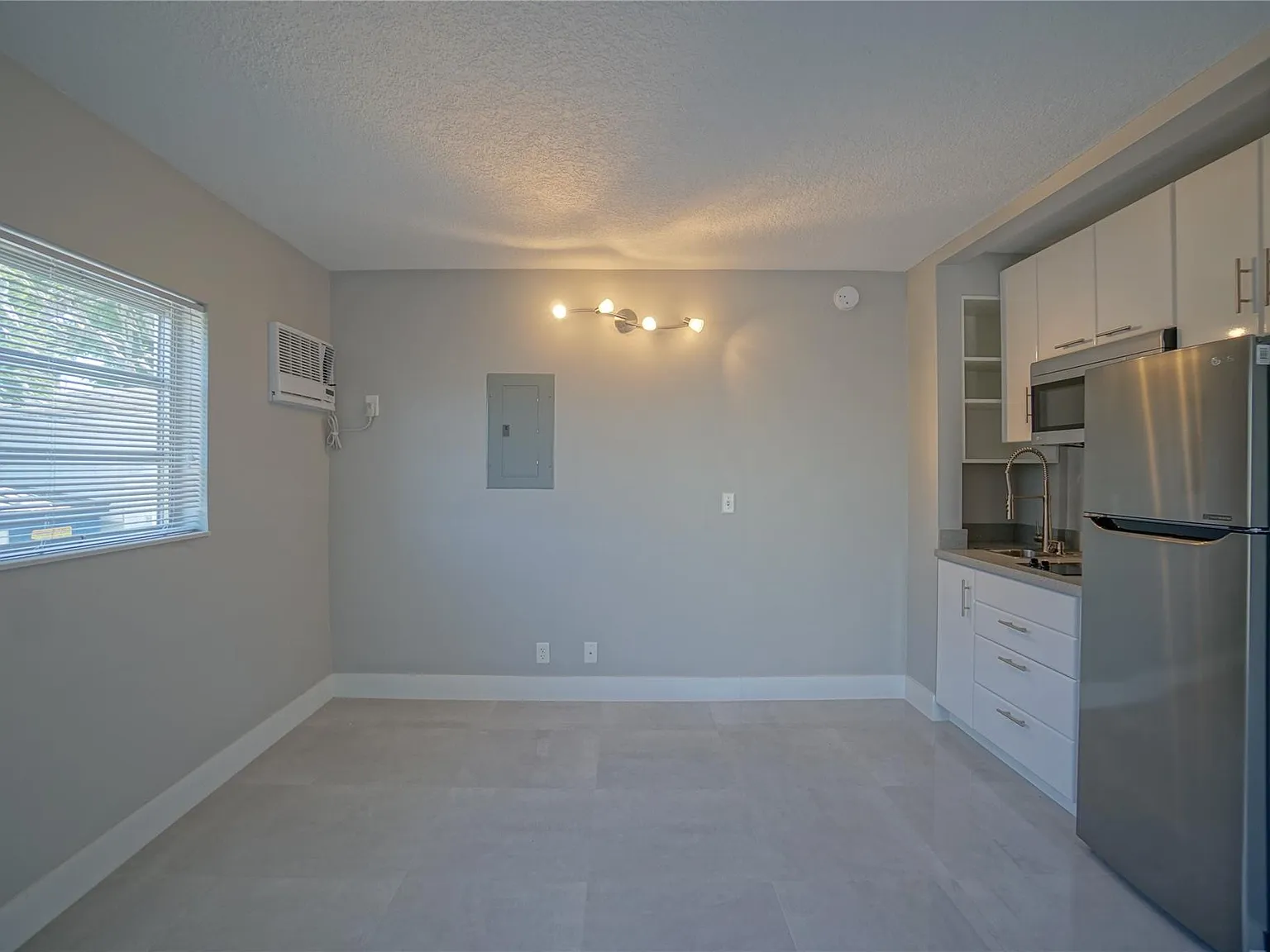 Studio, 1.0 bath, 300 sqft, $1,200 — Photo 2