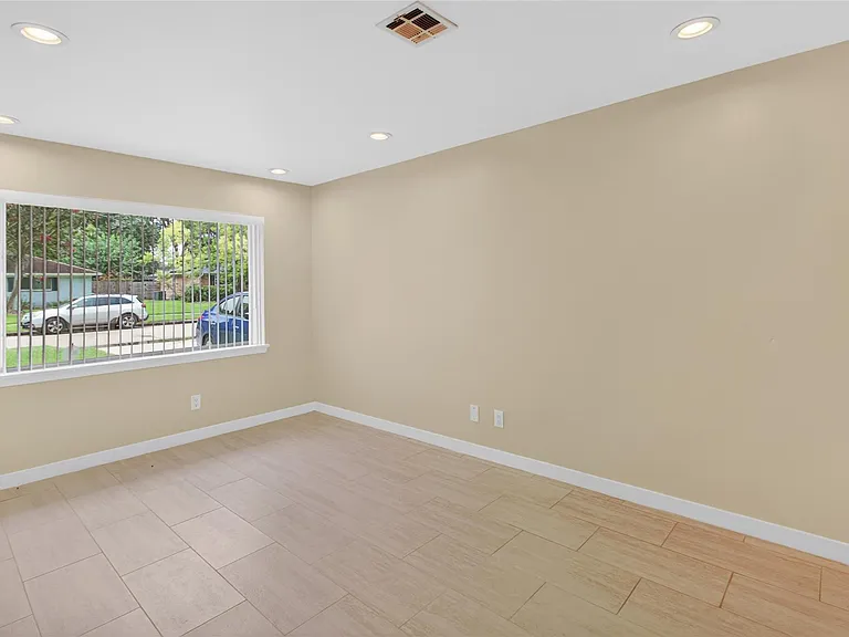 5502 Effingham Dr — Photo 5