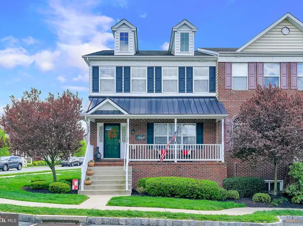 2145 Danville Dr, Pennsburg, PA 18073