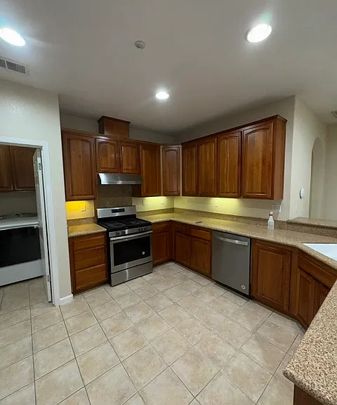 110 Primrose Ln — Photo 2