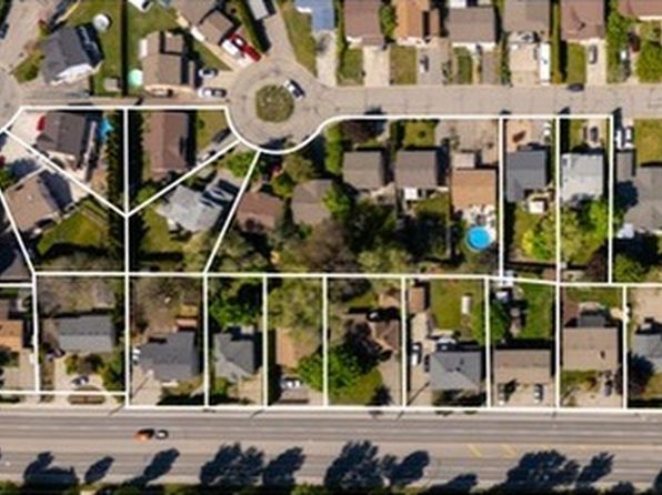 2913 Bouvette St, Kelowna, BC V1Y 3K5