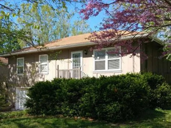 814 S High St, Butler, MO 64730