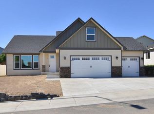 122 Lyle Loop, Selah, WA 98942