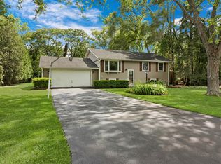 15683 W Birchwood Ln, Libertyville, IL 60048