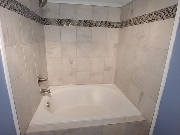 Basement bathroom - garden tub!