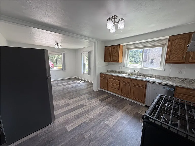 1113 Rochester Rd — Photo 24