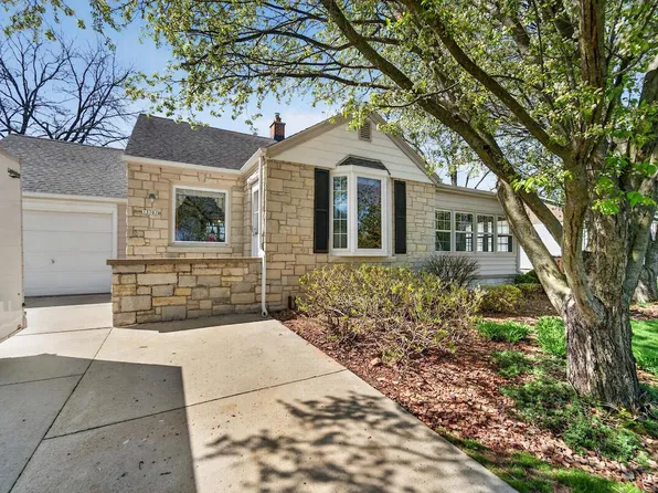 13707 W Forest DRIVE, New Berlin, WI 53151