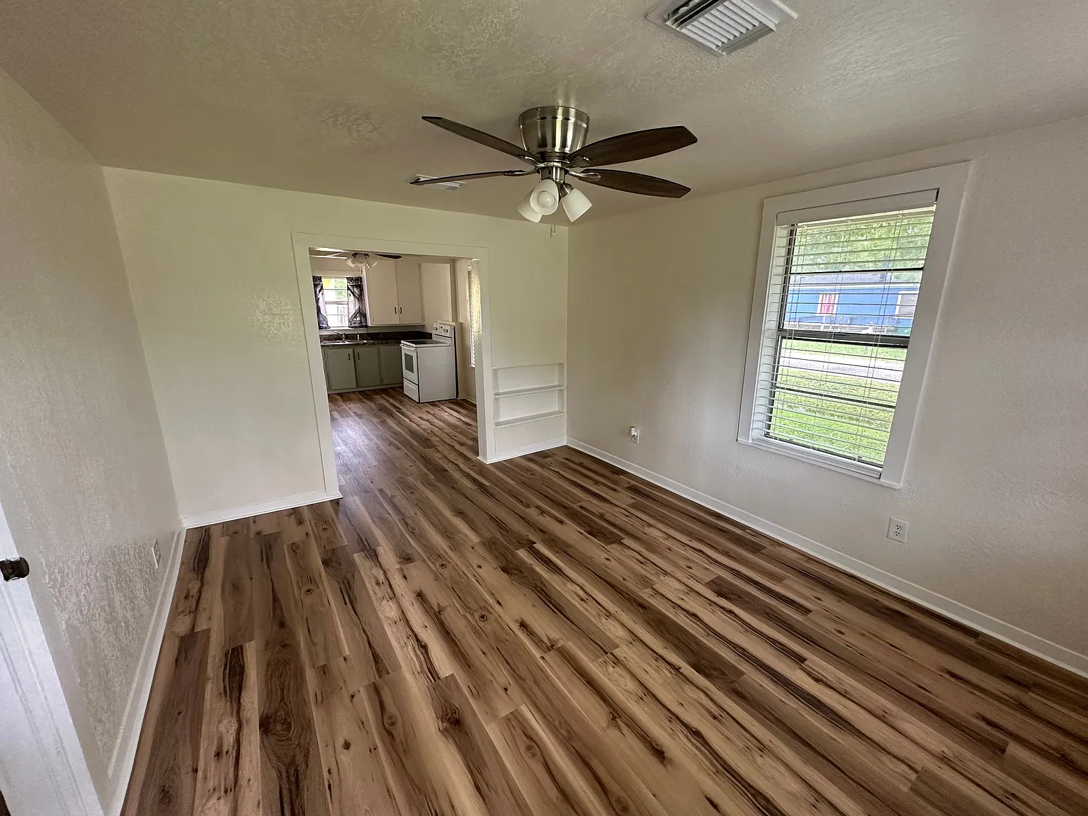2 bed, 1.0 bath, 750 sqft, $1,150 — Photo 3