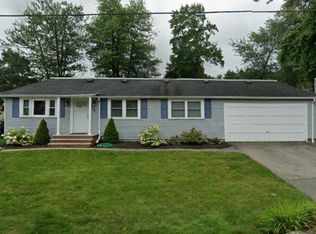 5 Carol Ave, Burlington, MA 01803
