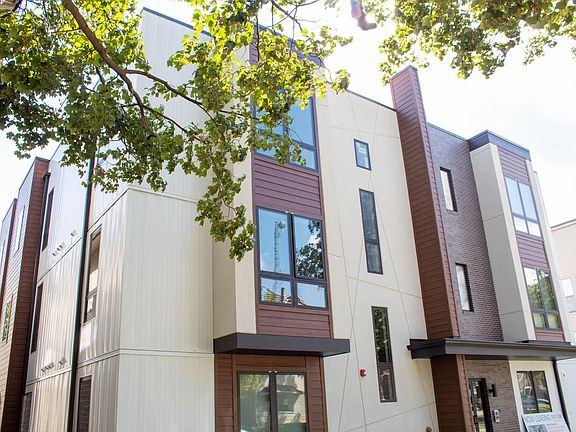 2nd image of 1009 W Stoughton St #1B-1Ba