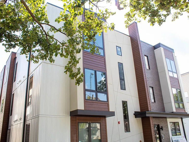 1009 W Stoughton St — Photo 34