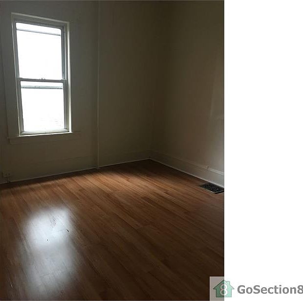 2nd image of 100 Brook St