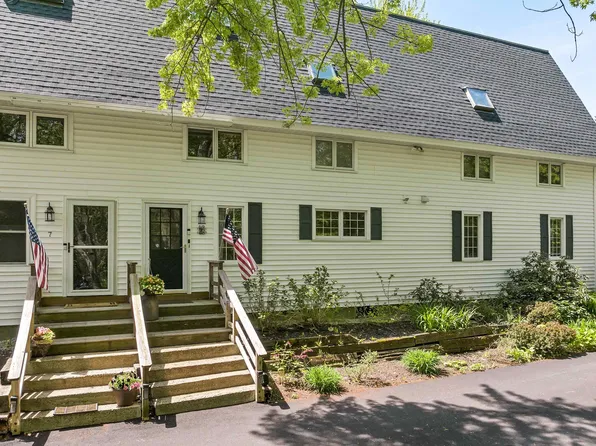 2 Farmhouse Lane #6, Wolfeboro, NH 03894