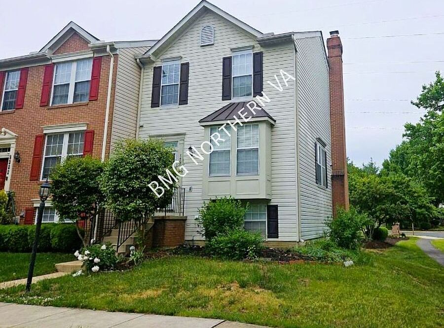 1st image of 7408 Gadsby Sq